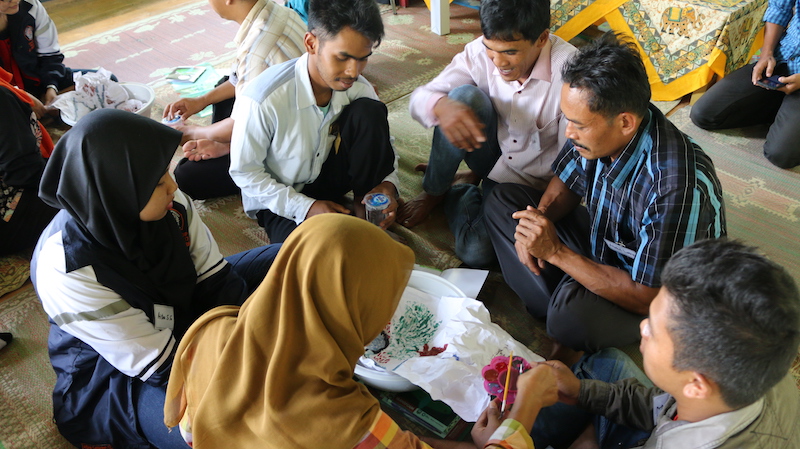 Community in Gogik village discussed river basin concept and function.Photo credit: Rais Wildan/Mercy Corps Indonesia